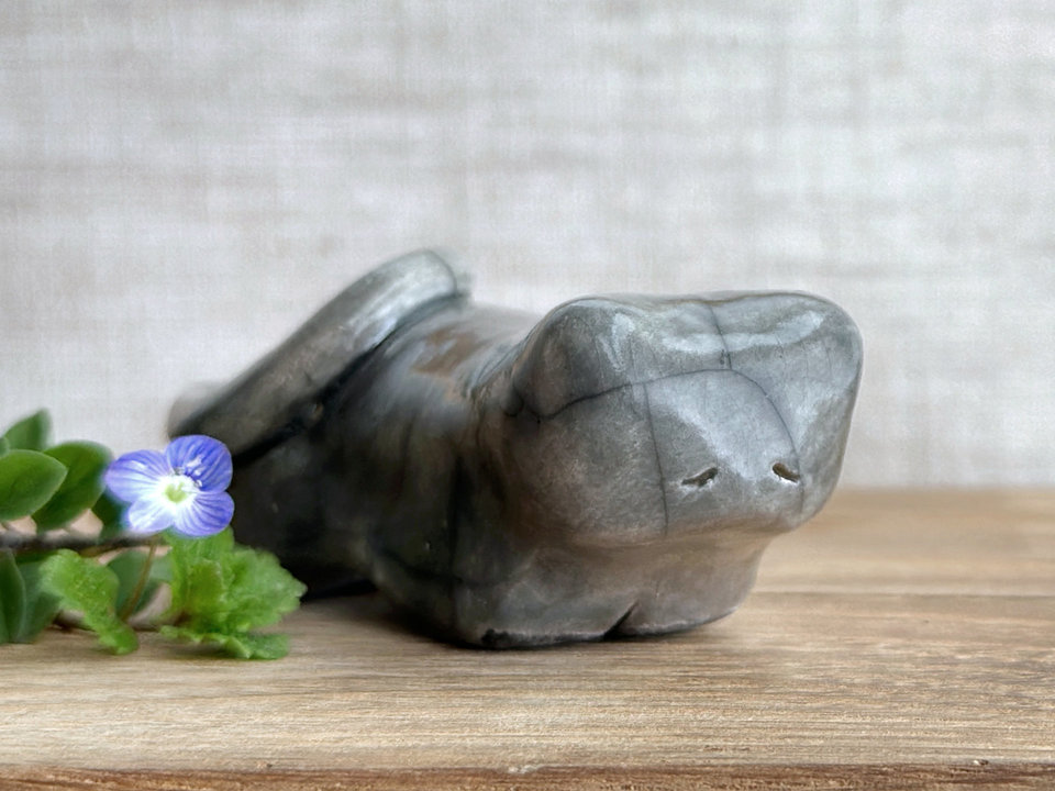 Sleepy grey cat kami guardian spirit sculpture | Shinto shamanism raku statue