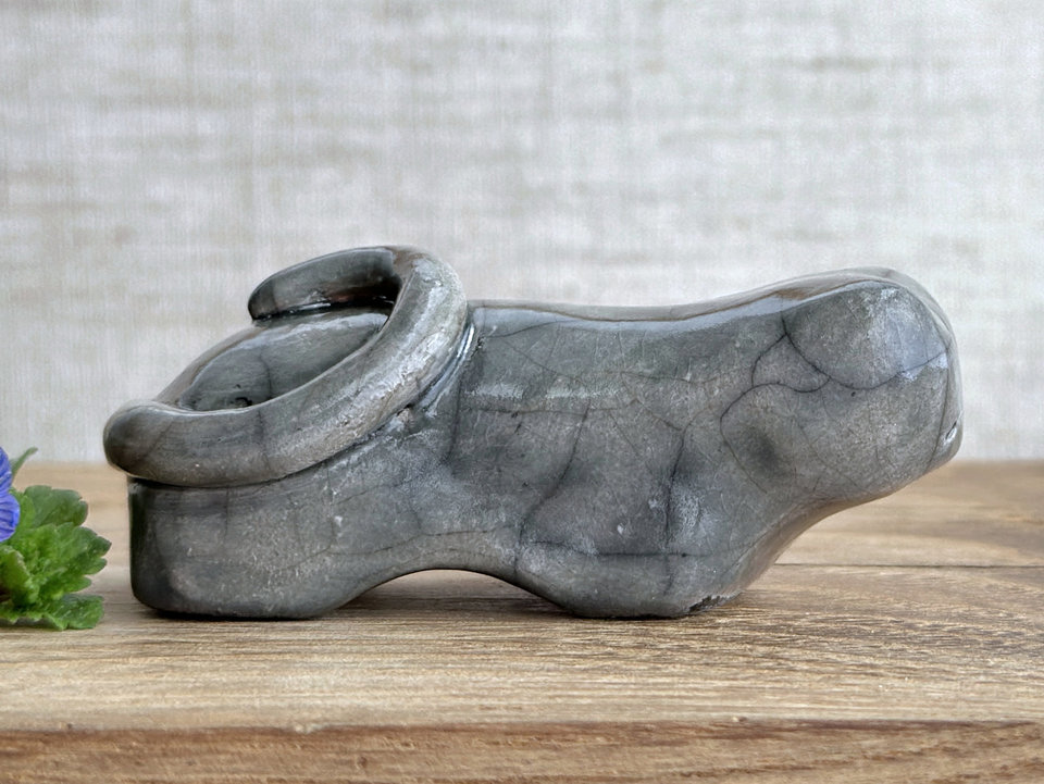 Sleepy grey cat kami guardian spirit sculpture | Shinto shamanism raku statue