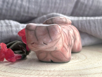 Little raku ceramic cat spirit kami sculpture glazed in a soft red-pink colour and with a kind, gentle face.